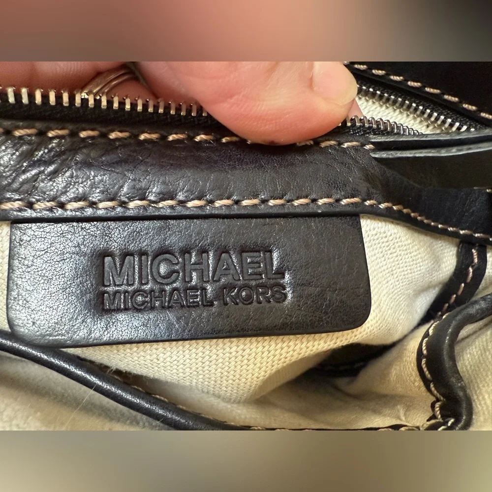 MICHAEL Michael Kors Black Studded Leather Shoulder Bag with Zippered Closure - Picture 4 of 16